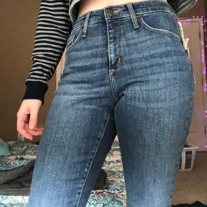 NWT Universal Threads High Rise Crop Jeans